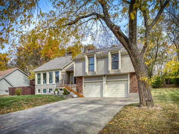 16025 Meadow Ln, Stilwell, KS 66085