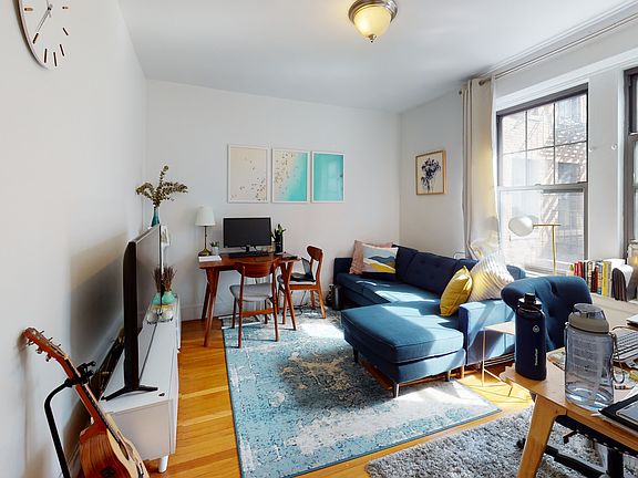 3rd image of 309 W 19th St APT 43
