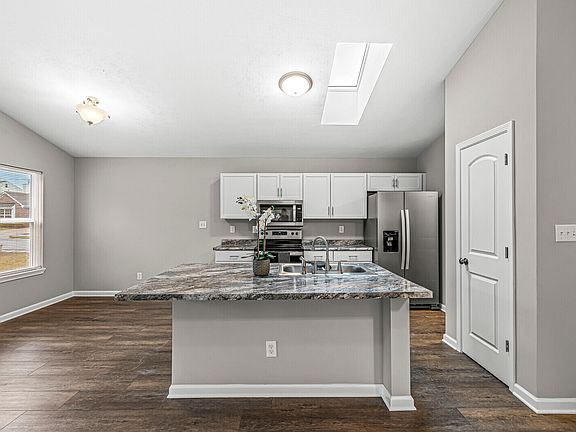 4th image of 5629 Orchardgrass Ln