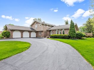 296 Martin Ct, Bloomingdale, IL 60108