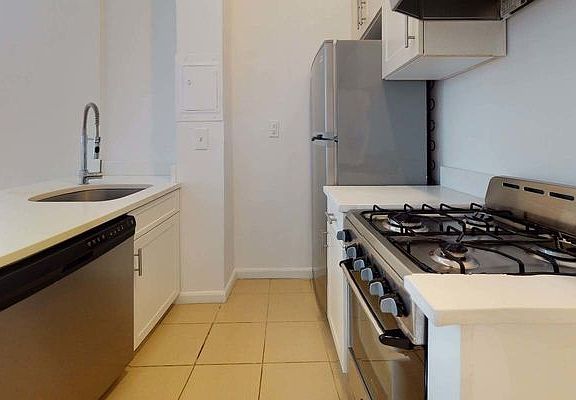 5th image of 232 E 74th St APT 5A