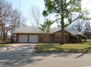 103 Hillcrest Dr, Nocona, TX 76255