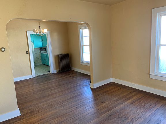 2nd image of 211 Bellevue Ln