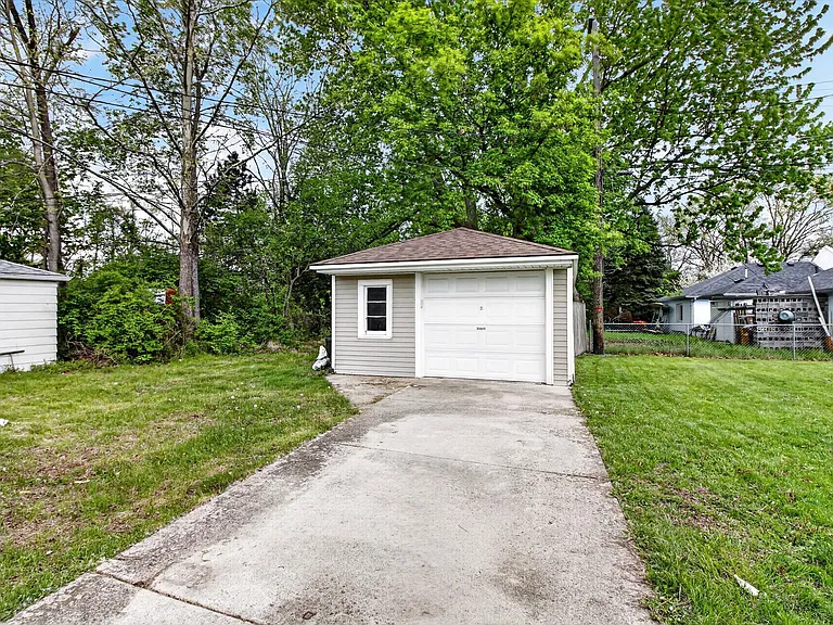 7420 Drexel St — Photo 24
