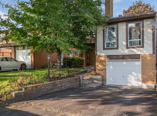 23 Bluegrass Dr, Ottawa, ON K2M 1G2