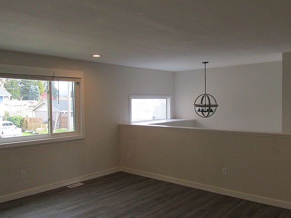 3rd image of 1716 Sunset Dr