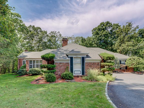 4th image of 14 Woodstone Dr