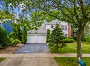 34 Southfield Dr, Vernon Hills, IL 60061