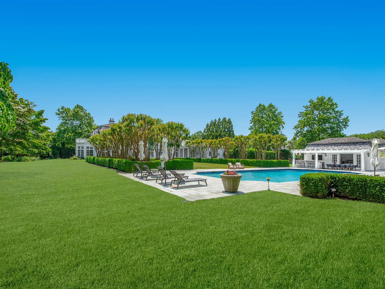 2 Acre, SHV Near Ocean, with Guest House, Gym & Basketball — Photo 2