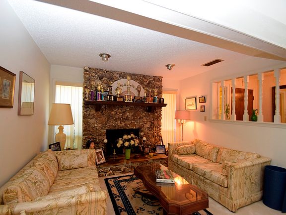 5th image of 860 E Lehigh Dr