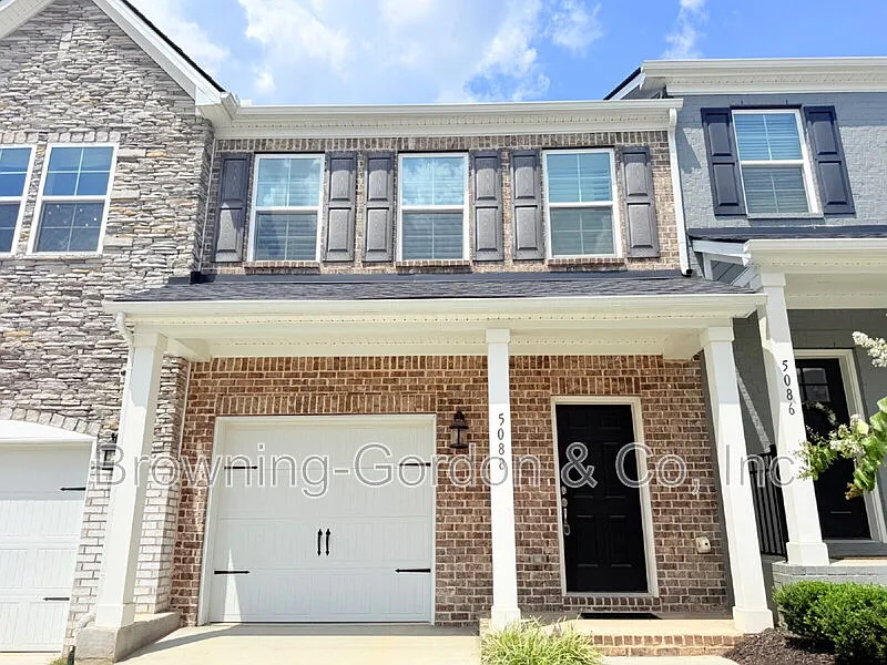 2 bed, 2.5 bath, $2,000 — Photo 1