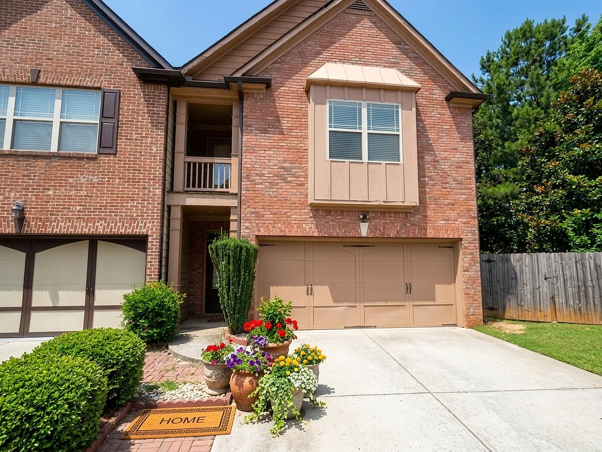 4 bed, 2012 sqft, $2,050 — Photo 1