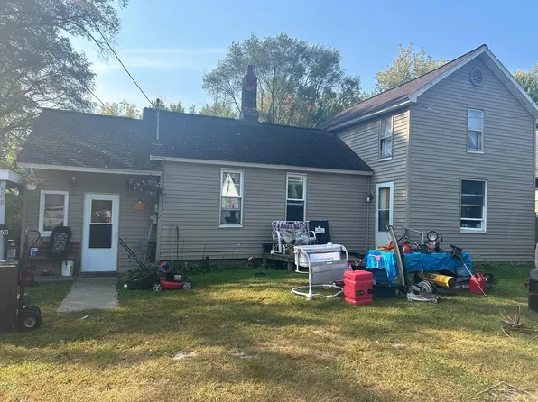 508 Coal St, Saint Charles, MI 48655