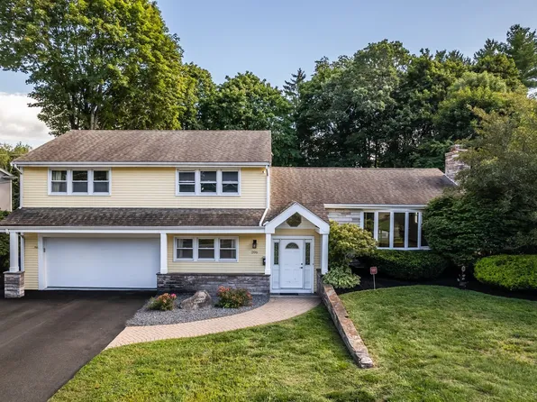 206 Fairview Ave, Brockton, MA 02301