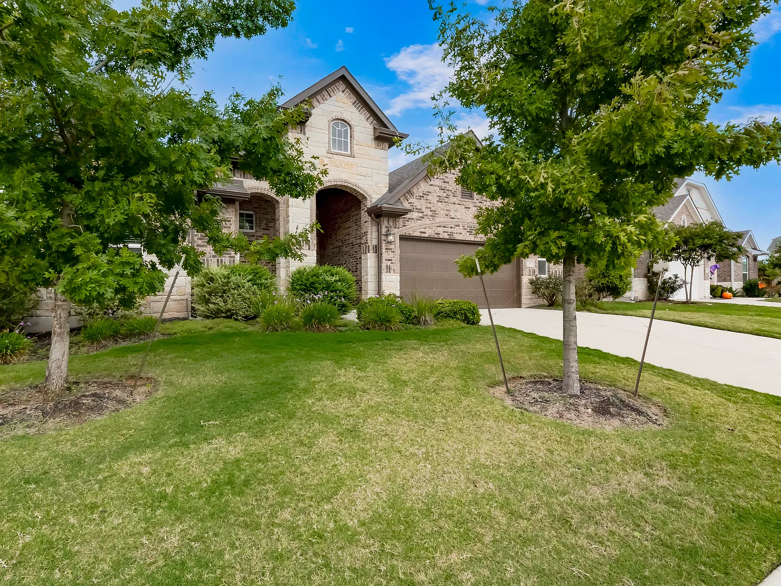 4 bed, 3.5 bath, 3204 sqft, $3,200 — Photo 2