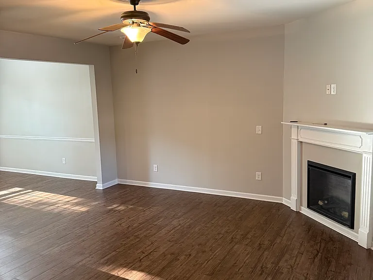 241 Coral Cir — Photo 5