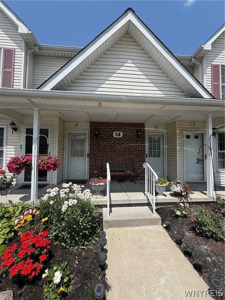 3 bed, 2.0 bath, 1649 sqft, $2,350 — Photo 1