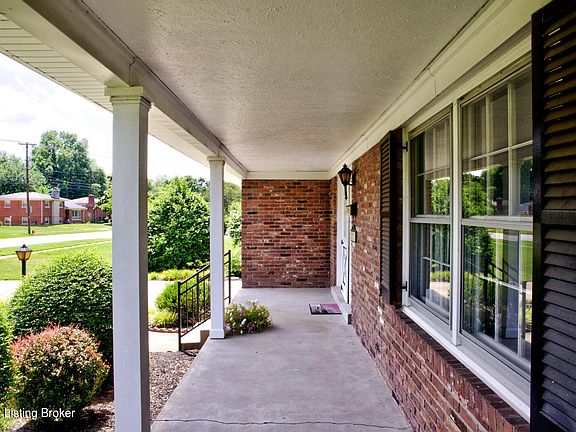 4th image of 2321 Bradford Dr