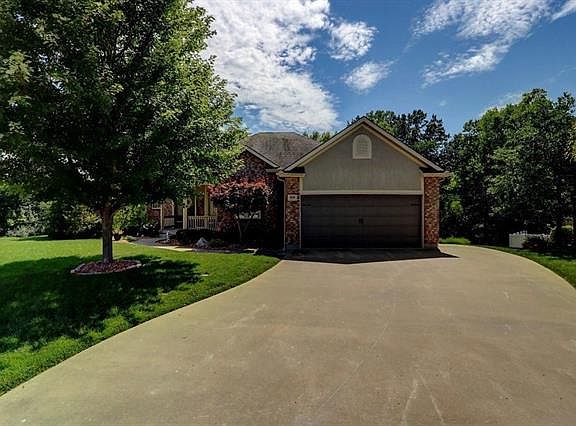 2nd image of 1606 NW Hedgewood Dr