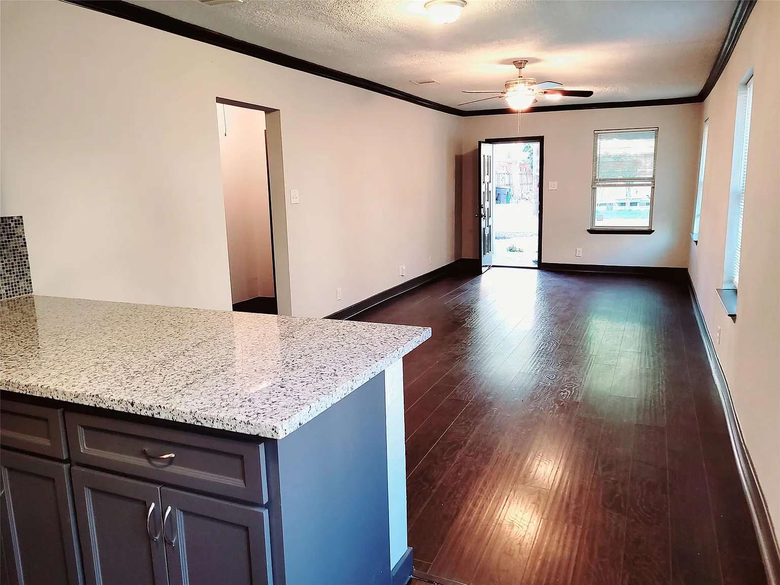 3 bed, 2.0 bath, 1352 sqft, $2,200 — Photo 3