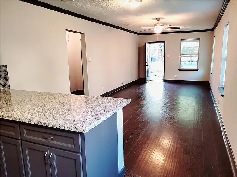 1501 Asbury St — Photo 4