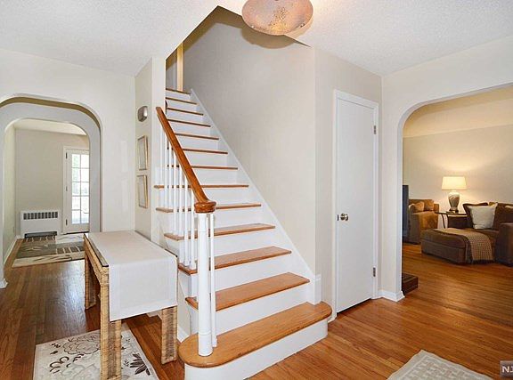 3rd image of 653 Park Ave