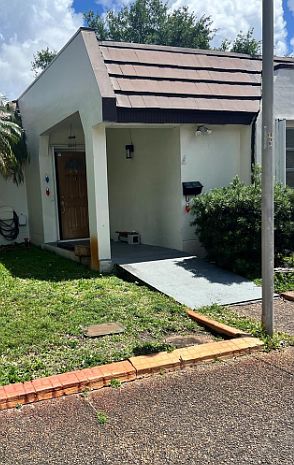 1st image of 7411 Twin Sabal Dr