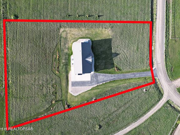 5th image of 872 Saddle Dr