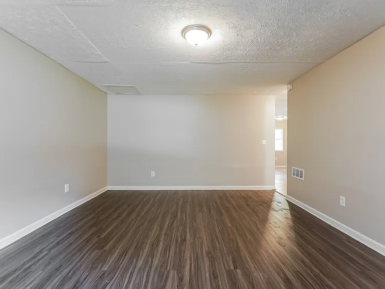 8373 Warren Dr — Photo 4