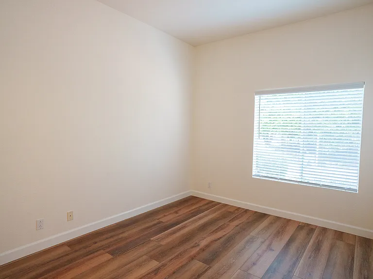 16880 Saint James Dr — Photo 25