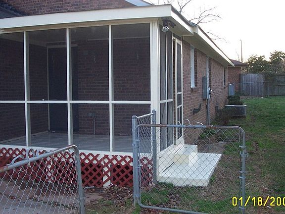 Screened-in back patio