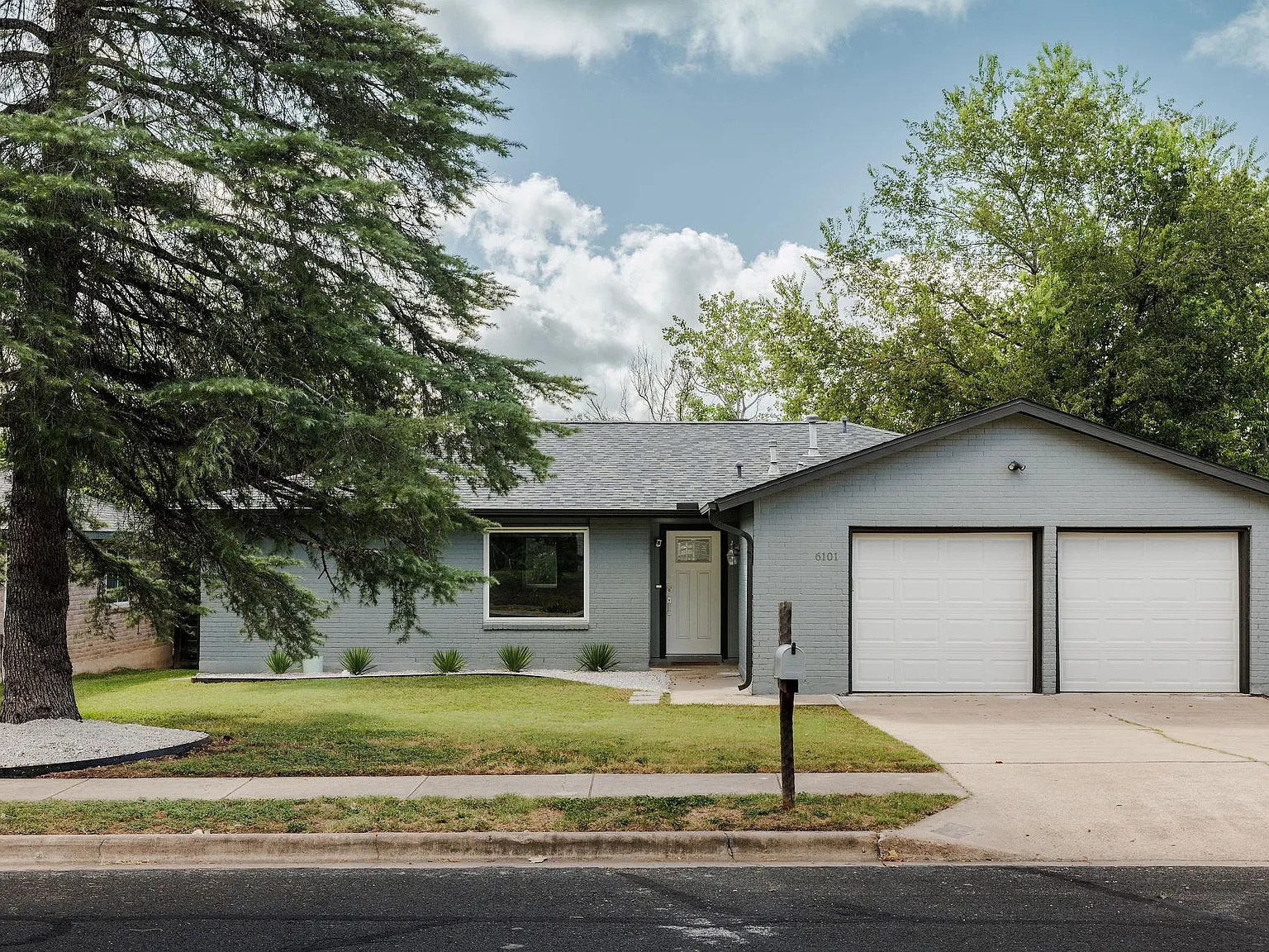 3 bed, 2.0 bath, 1374 sqft, $3,400 — Photo 1