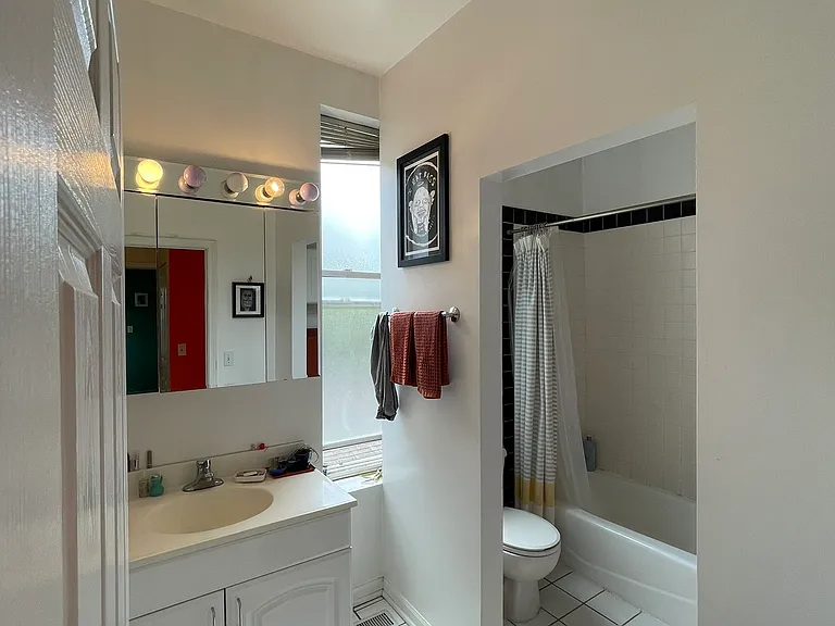 1451 W Huron St #CH — Photo 36