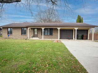 650 Melissa Ln, Saint Anne, IL 60964