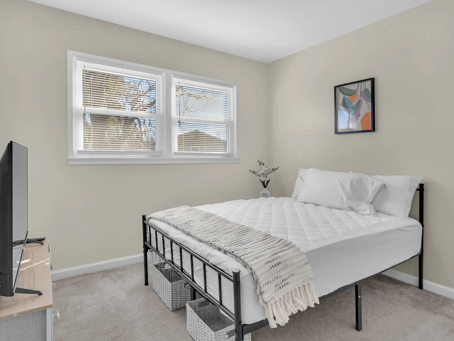 4 bed, 2.5 bath, 1743 sqft, $910 — Photo 1