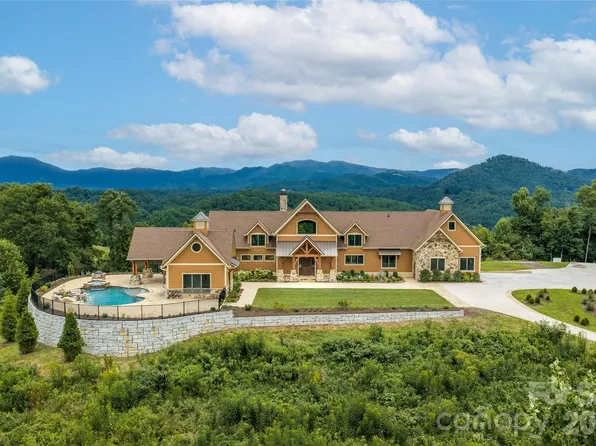 946 Ridge Rd, Green Mountain, NC 28740
