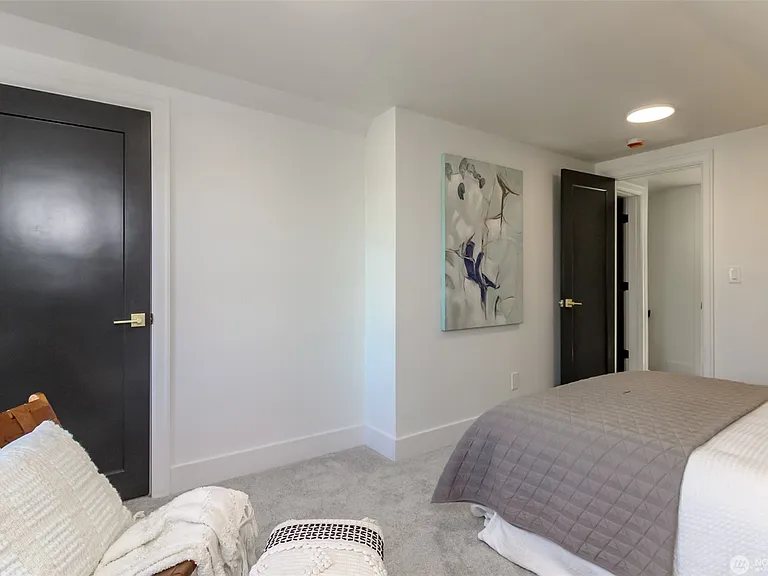 220 E 63rd St — Photo 16