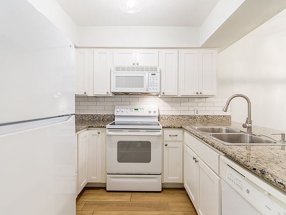 4th image of 2635 SW 35th Pl #704-704-704