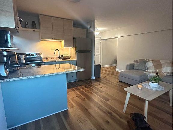 3rd image of 4960 N Marine Dr #417