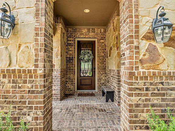 3rd image of 43 Hearthshire Cir