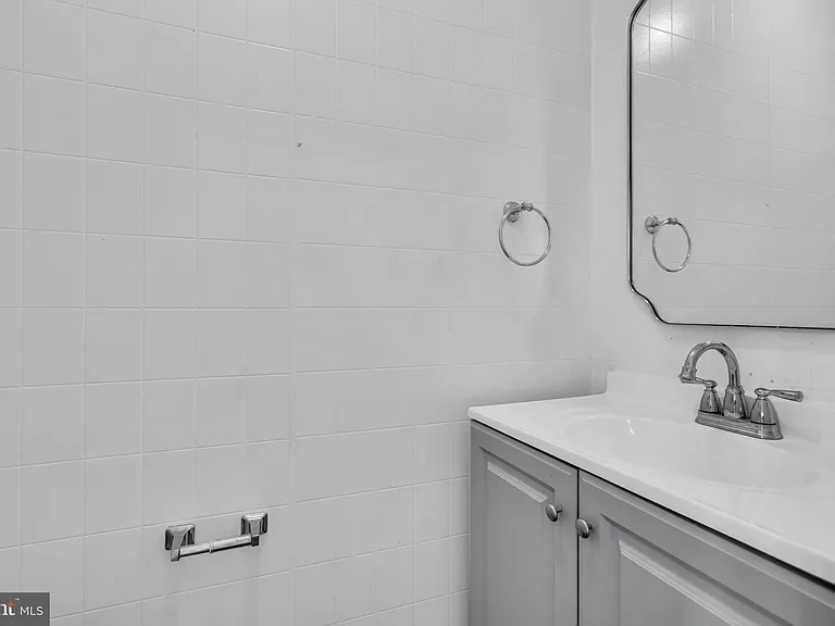 110 Delaware Ave — Photo 12