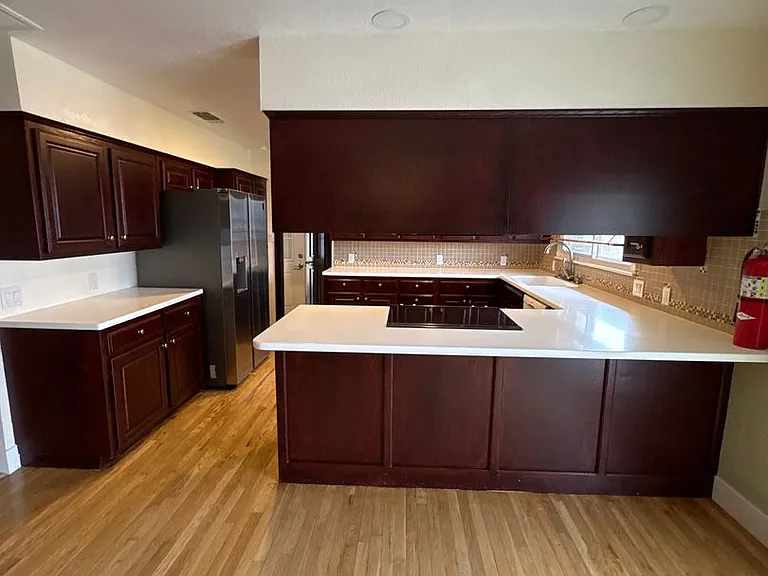 1317 Lexington Rd — Photo 30