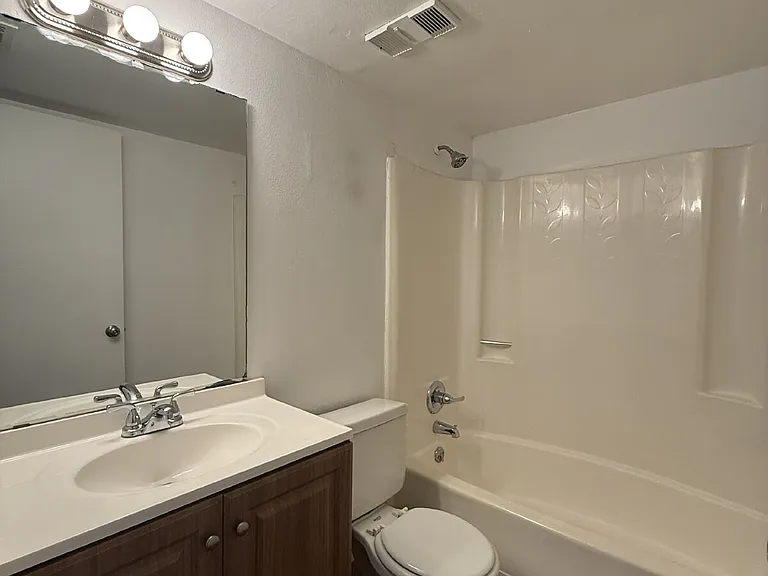 1566 University Ln #905 — Photo 9