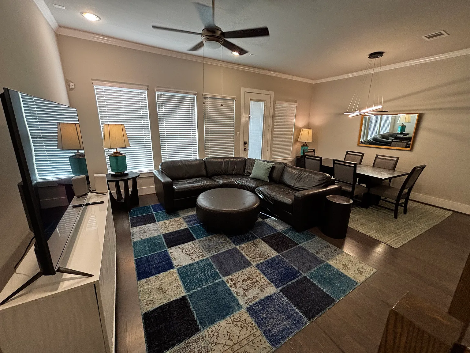 3 bed, 3.5 bath, 2200 sqft, $3,200 — Photo 3