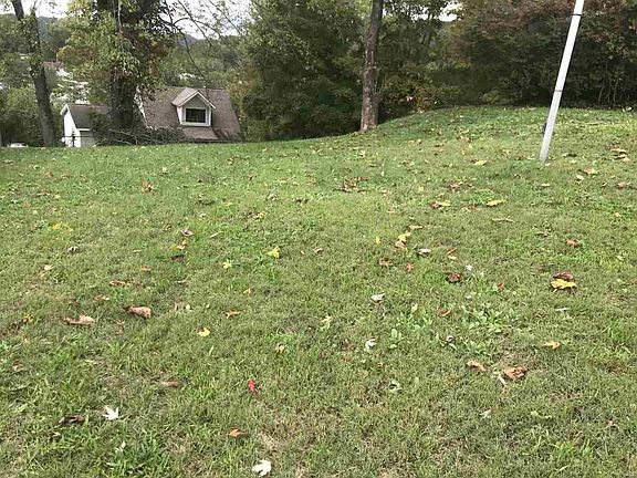 3rd image of 107 Roanoke Cir