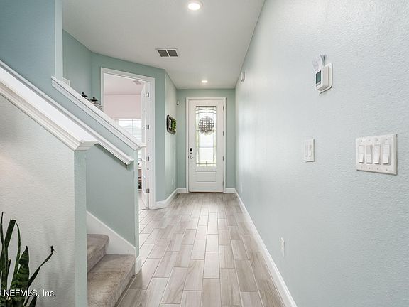 4th image of 43 LAUREL GATE Lane