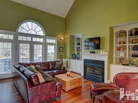 2nd image of 1103 Magenta Court SE