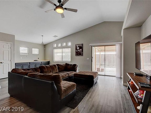 3rd image of 401 Cactus Sands Ave