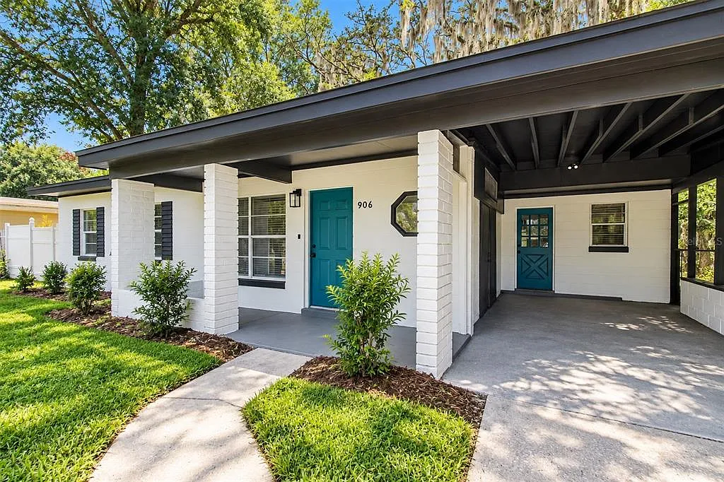 3 bed, 2.0 bath, 1151 sqft, $2,100 — Photo 2