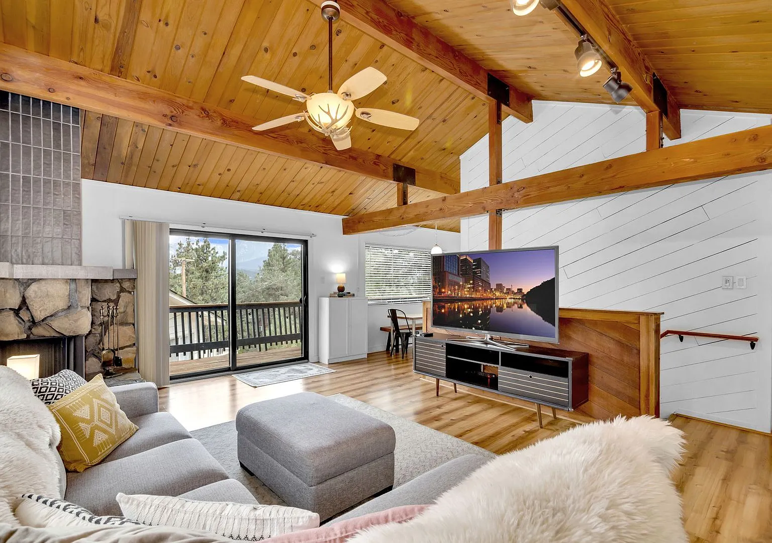 Charming Big Bear cCabin — Photo 4